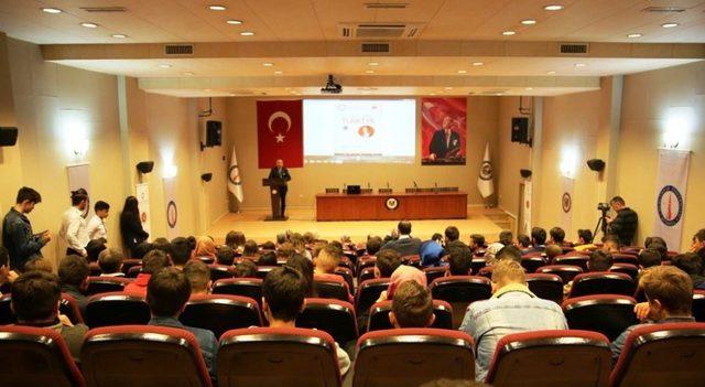 DPÜ’de ’Çok Kutuplu Dünyada Türkiye’ konulu konferansı