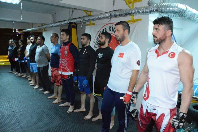 Milli sporcular KUDO MMA Dünya Şampiyonası için Torbalı’da kampta