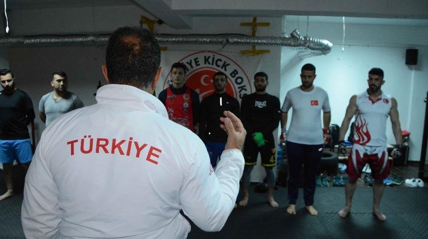 Milli sporcular KUDO MMA Dünya Şampiyonası için Torbalı’da kampta