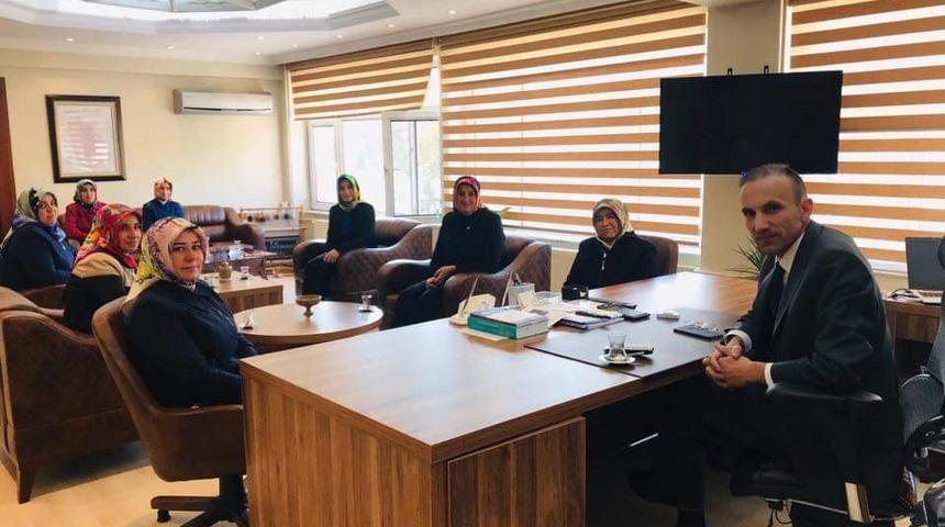 AK Parti Kadın Kolları &uuml;yeleri Kaymakam Altıner&rsquo;i ziyaret etti