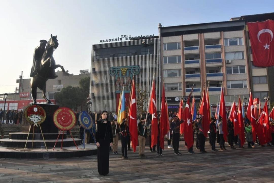 Manisa&rsquo;nın il&ccedil;elerinde Atat&uuml;rk, &ouml;zlem ve saygı ile anıldı