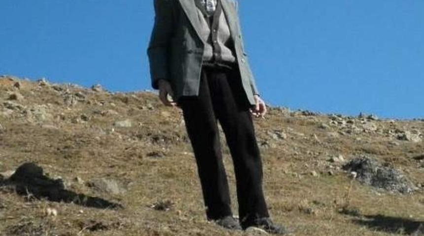 Kız kardeşini orakla &ouml;ld&uuml;rd&uuml;