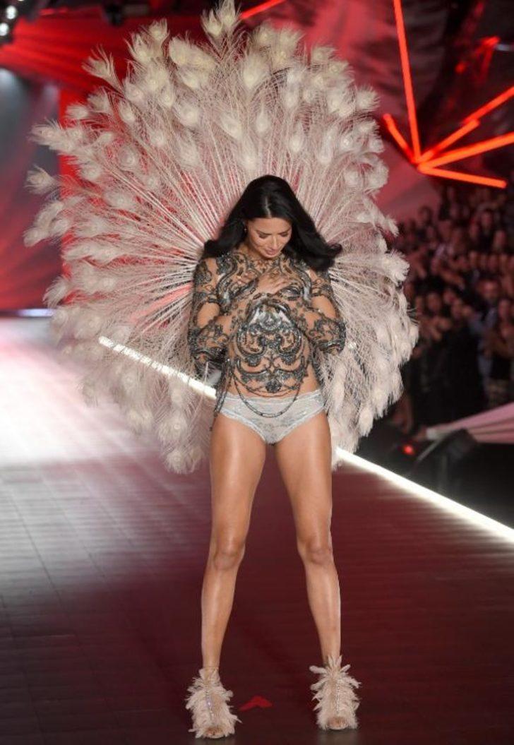 Gözyaşlarıyla veda etmişti! İşte Adriana'nın yeni işi  G1