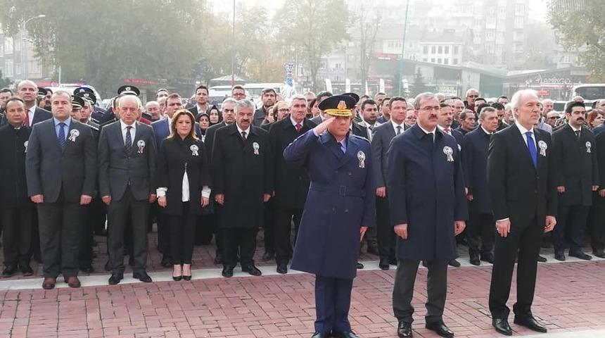 Atat&uuml;rk, &ouml;l&uuml;m&uuml;n&uuml;n 80. yılında t&ouml;renle anıldı