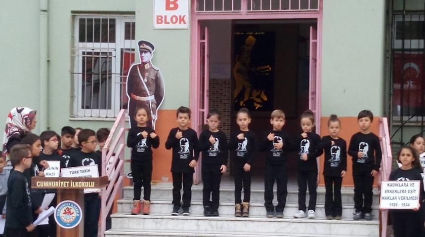 Anaokullu miniklerden işaret diliyle 10 Kasım şarkısı