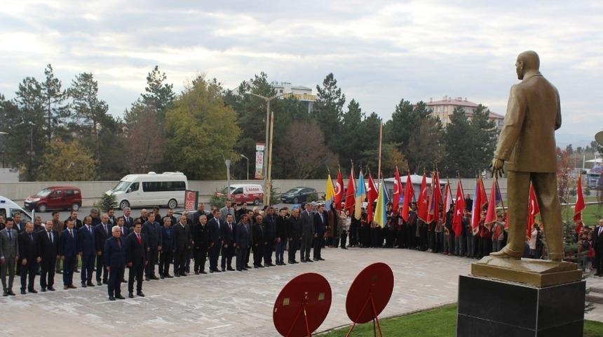 Zara&rsquo;da Atat&uuml;rk b&uuml;st&uuml; t&ouml;renle a&ccedil;ıldı