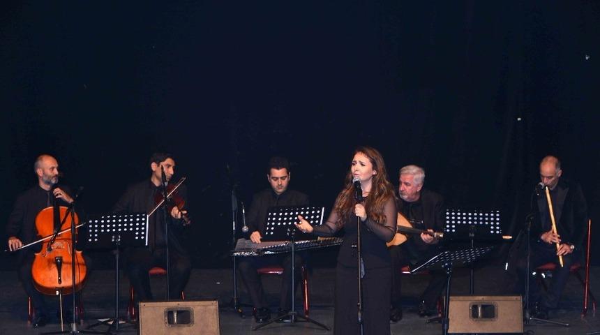 Kocaeli’de Atatürk, sevdiği şarkılarla anıldı