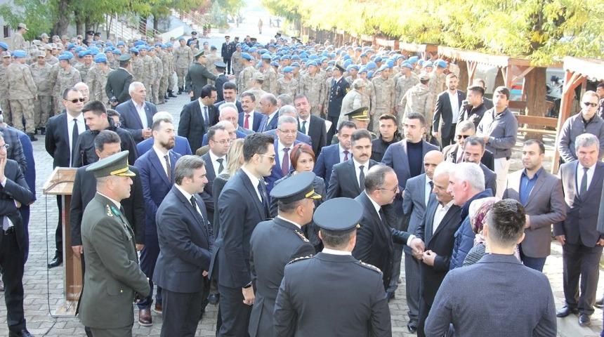 Dadaşlar Şehitliği&rsquo;nde anma t&ouml;reni