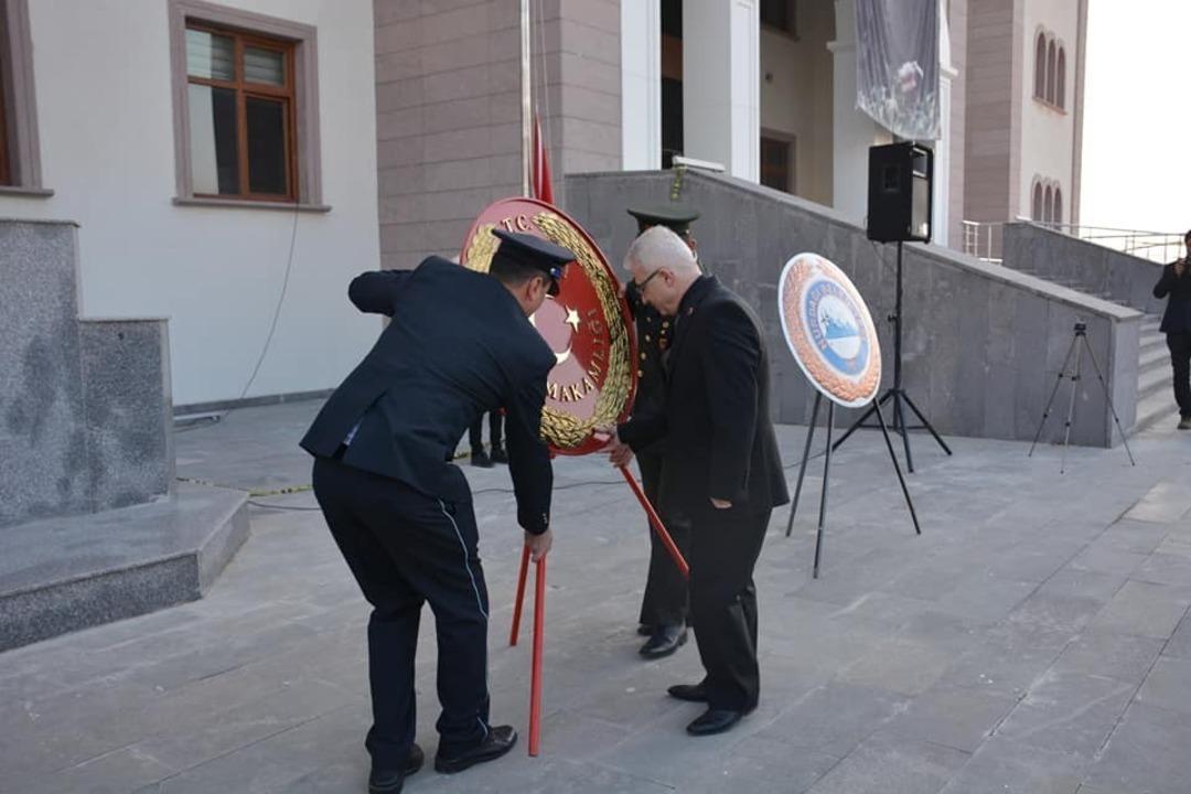 Atat&uuml;rk, &ouml;l&uuml;m&uuml;n&uuml;n 80. yıl d&ouml;n&uuml;m&uuml;nde Gaziantep&rsquo;in il&ccedil;elerinde de anıldı