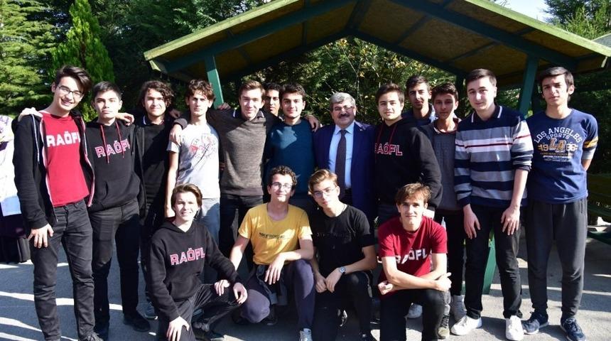 Belediye Başkanı Nihat Can&rsquo;dan Fen Lisesine sentetik saha m&uuml;jdesi