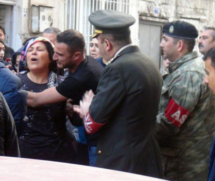 Türkiye şehitlerine ağlıyor! Şehit evinde yürek burkan yazı G4