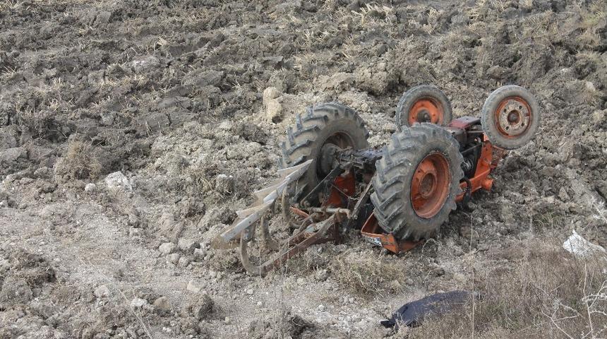 Trakt&ouml;r kazasında bir kişi &ouml;ld&uuml;