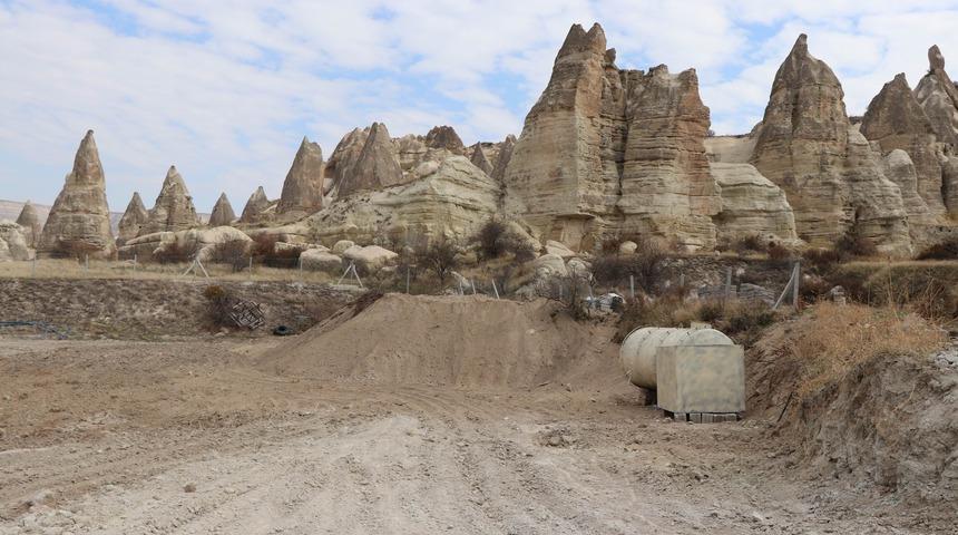 Kapadokya'da tepki çeken görüntü: Kaçak yapının üzeri toprakla örtüldü