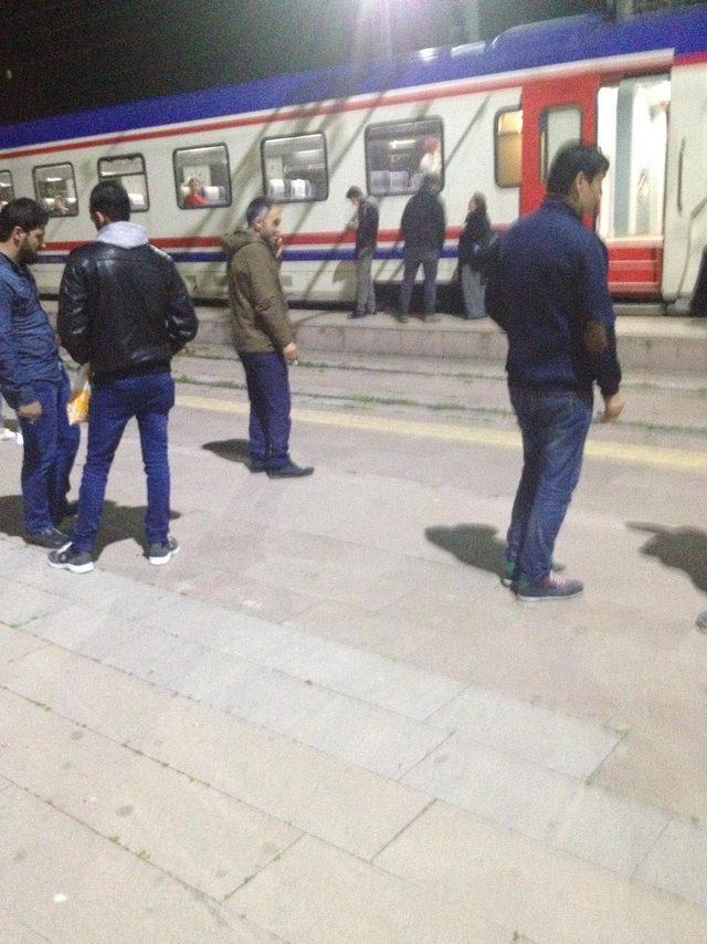 300 yolculu tren Çatalca'da arıza yaptı