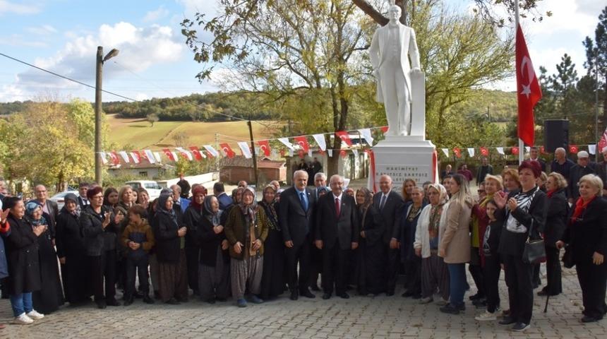 13. Atat&uuml;rk heykeli 10 Kasım&rsquo;da Kınıklar k&ouml;y&uuml;ne dikildi