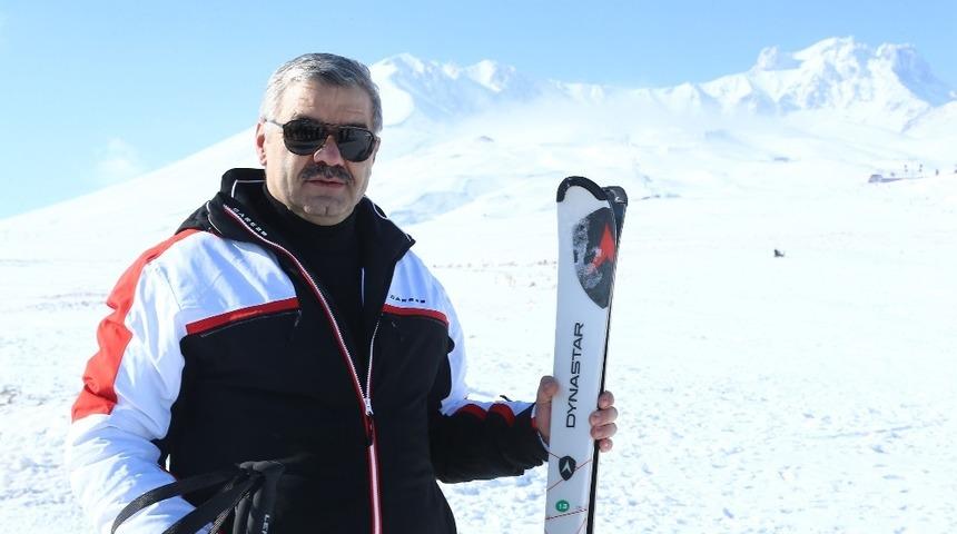 Erciyes Kış Sporları Merkezi’nde kayakçılar için fiyatlar değişmedi