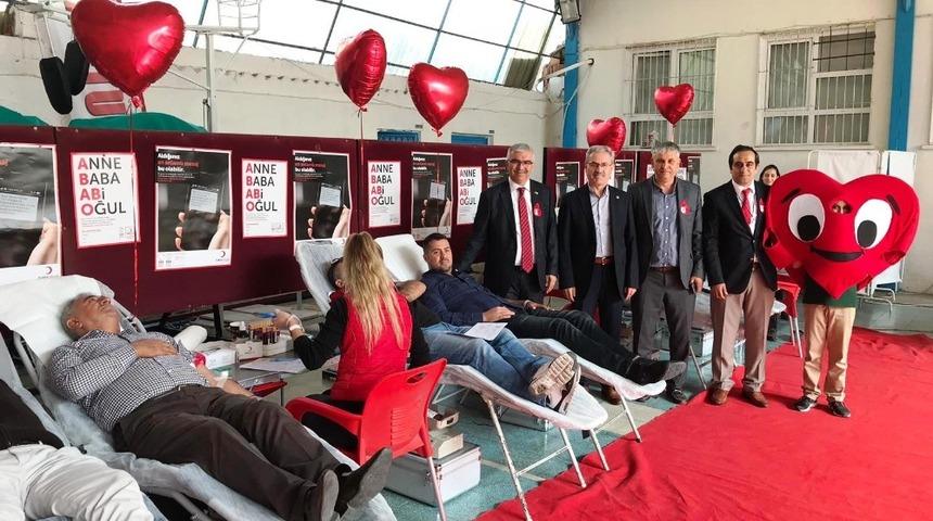 Eğitimci ve velilerden kan ve k&ouml;k h&uuml;cre bağışı