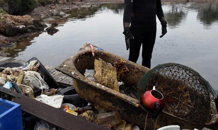Bodrum'da dalgıçlar denizden küvet çıkardı G1