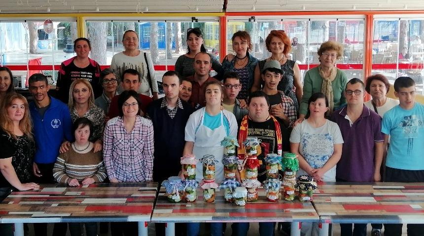 &Ouml;zel &ccedil;ocuklar turşu kurdu