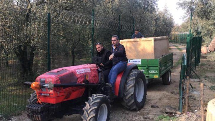 İçinden mumyalanmış ceset çıkan lahit traktörle taşındı G4