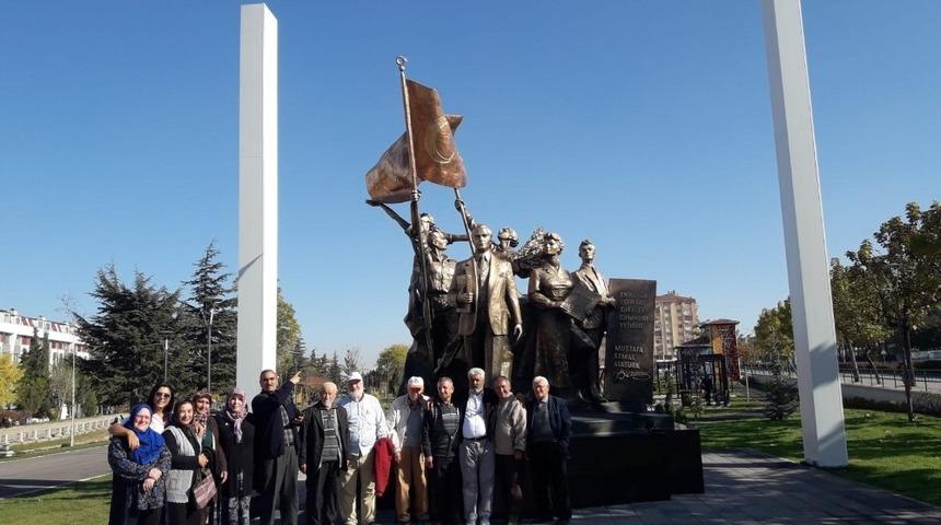 Koca &Ccedil;ınarlar Cumhuriyet Parkında