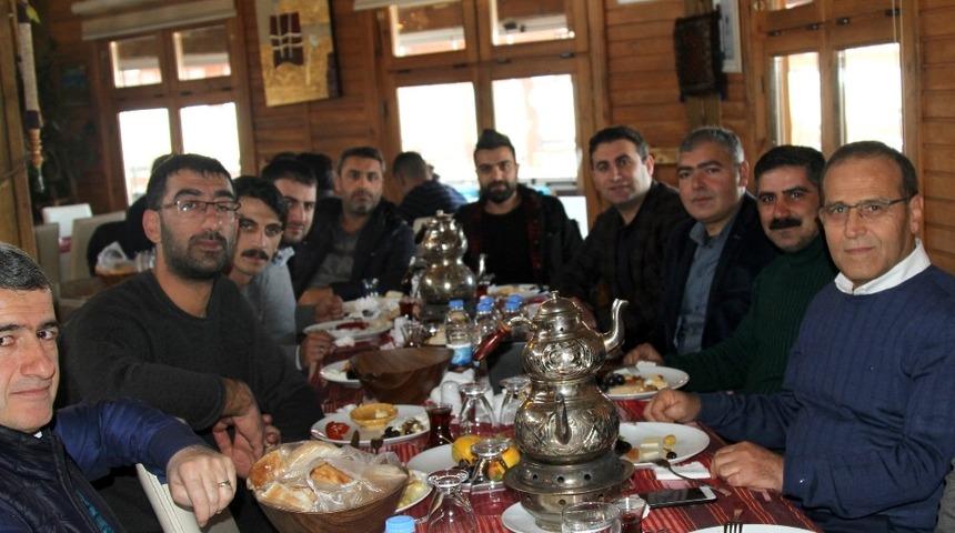 Belediye Başkan aday adayı Yunus D&uuml;ndar, basın mensuplarıyla kahvaltıda buluştu