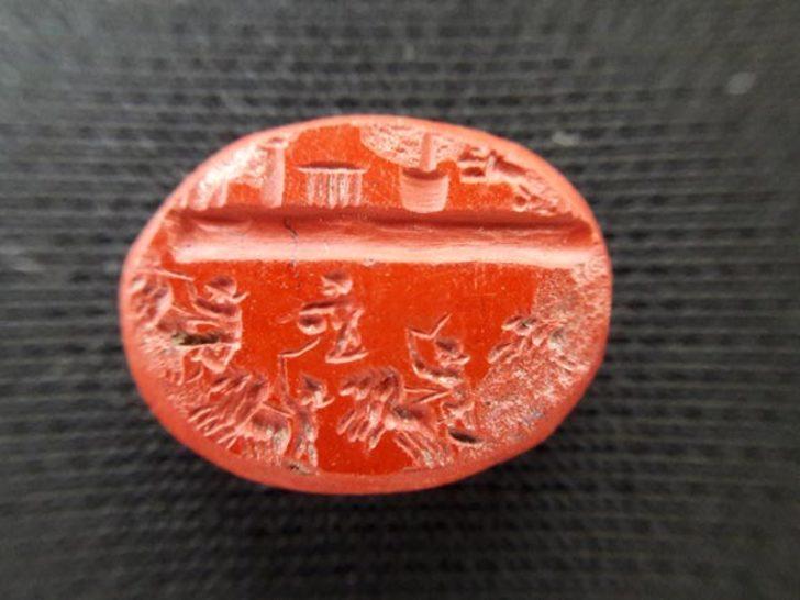 Antalya'da Roma dönemine ait 1800 yıllık yüzük taşı bulundu G2