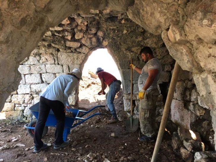 Antalya'da Roma dönemine ait 1800 yıllık yüzük taşı bulundu G3