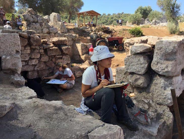 Antalya'da Roma dönemine ait 1800 yıllık yüzük taşı bulundu G4