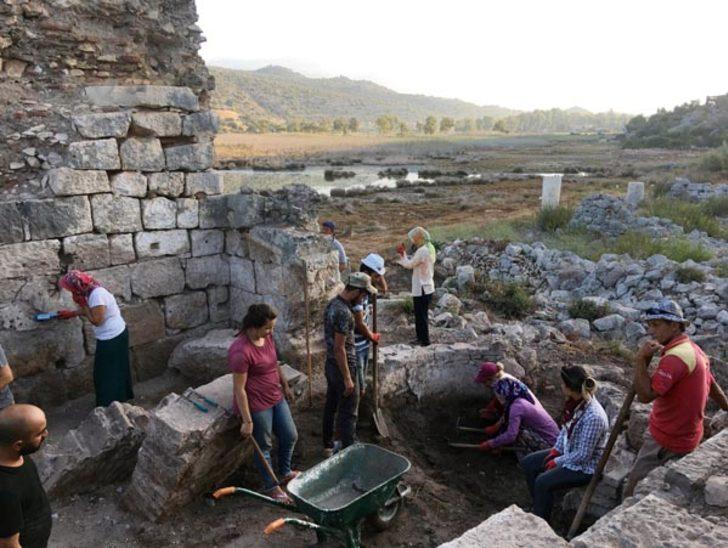 Antalya'da Roma dönemine ait 1800 yıllık yüzük taşı bulundu G5