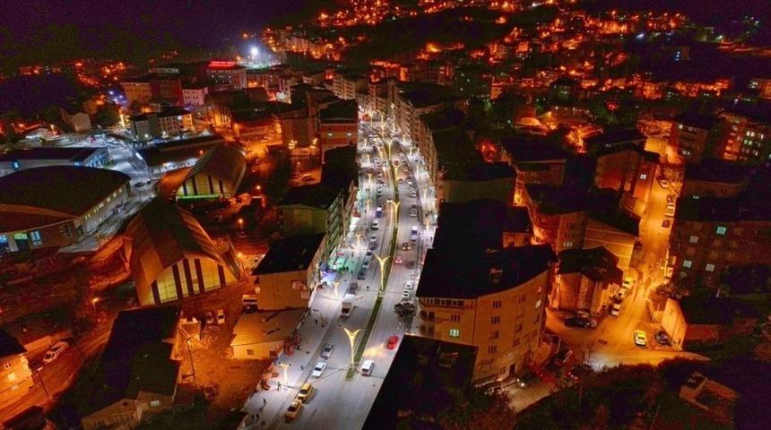 Ters laleler Hakkari caddelerine ışık sa&ccedil;ıyor