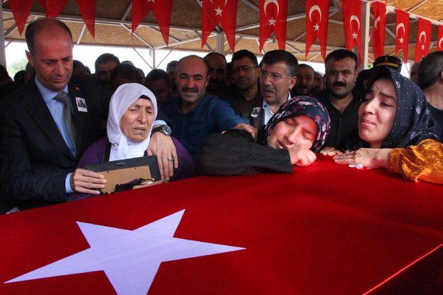 Hakkari şehidi er Menduh Çelik, Şanlıurfa'da toprağa verildi