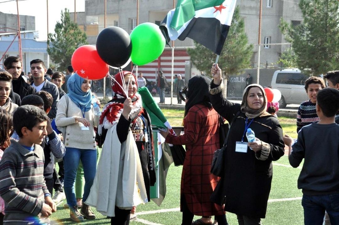 Suriyelilerden sınırda PKK/YPG protestosu