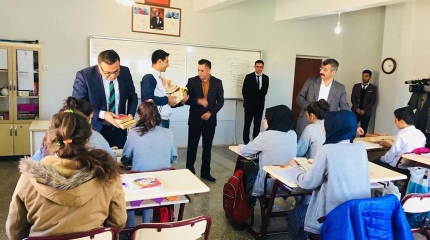 Şirvanlı &ouml;ğrencilere kitap desteği