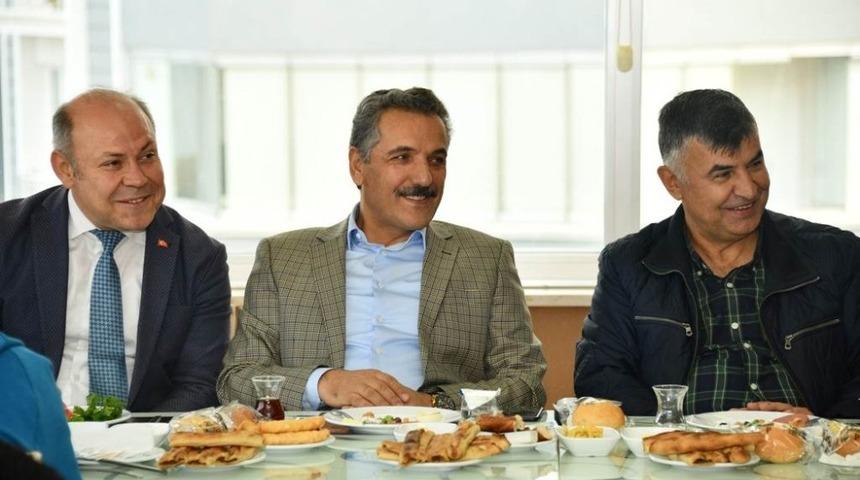 Vali Kaymak g&ouml;&ccedil;men &ccedil;ocuklarla bir araya geldi