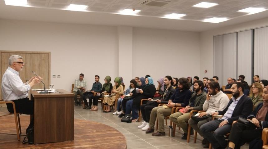 Serdivan Fikir ve Sanat&rsquo;ta Politika Teorisi konuşuldu