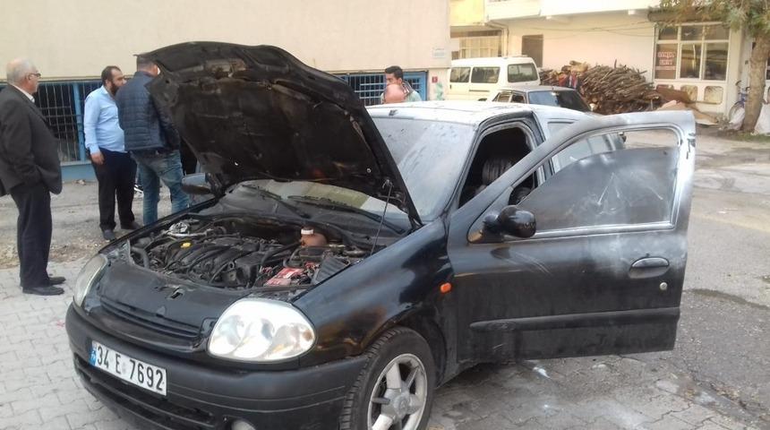 Seyir halindeki otomobil yandı