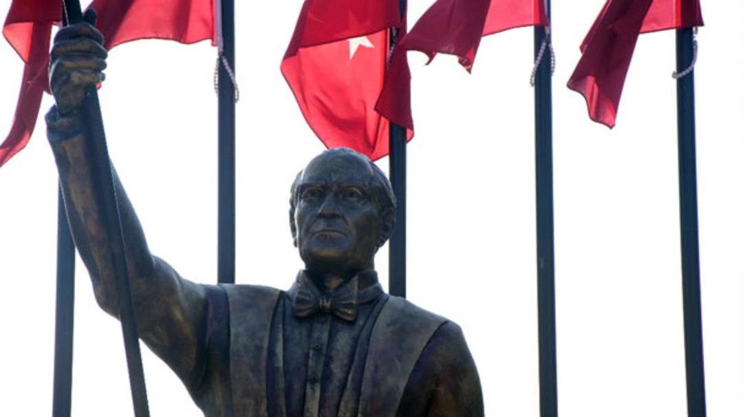 İzmir'de tartışma yaratan heykel! Karar verildi