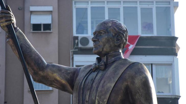 İzmir'de tartışma yaratan heykel! Karar verildi G3