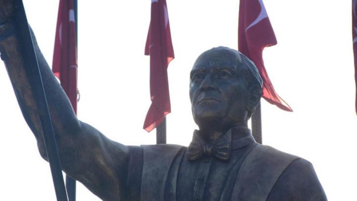 İzmir'de tartışma yaratan heykel! Karar verildi G4