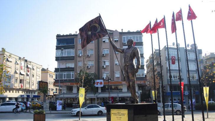 İzmir'de tartışma yaratan heykel! Karar verildi G5