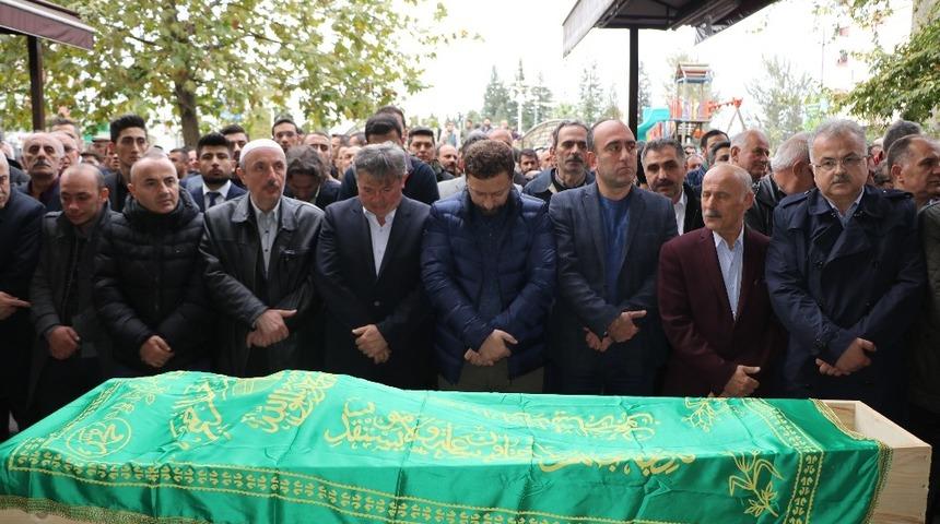 Rize İl Milli Eğitim M&uuml;d&uuml;r&uuml; Yılmaz, son yolculuğuna uğurlandı