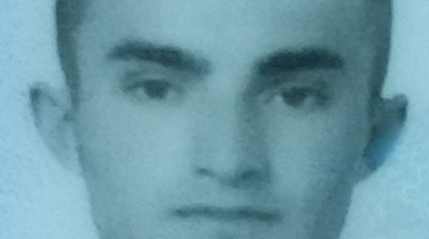 Tarlada devrilen trakt&ouml;r&uuml;n s&uuml;r&uuml;c&uuml;s&uuml; hayatını kaybetti