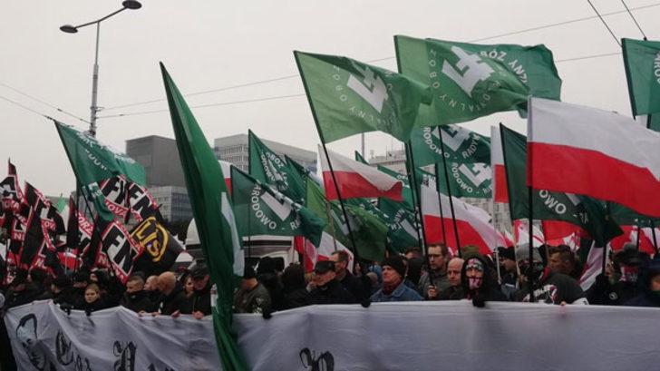 Avrupa ülkesinde tepki çeken görüntüler! 250 bin kişi sokağa döküldü! G1