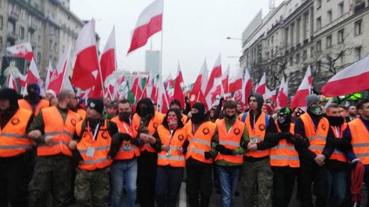 Avrupa ülkesinde tepki çeken görüntüler! 250 bin kişi sokağa döküldü! G2