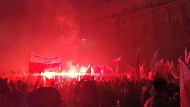 Avrupa ülkesinde tepki çeken görüntüler! 250 bin kişi sokağa döküldü! G5