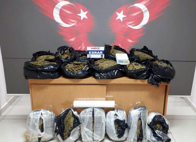 Mersin'de 63 kilo esrara 3 tutuklama