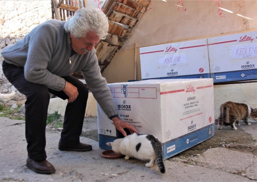K&ouml;yl&uuml;lerden &ouml;rnek davranış "Kediler i&ccedil;in ev"