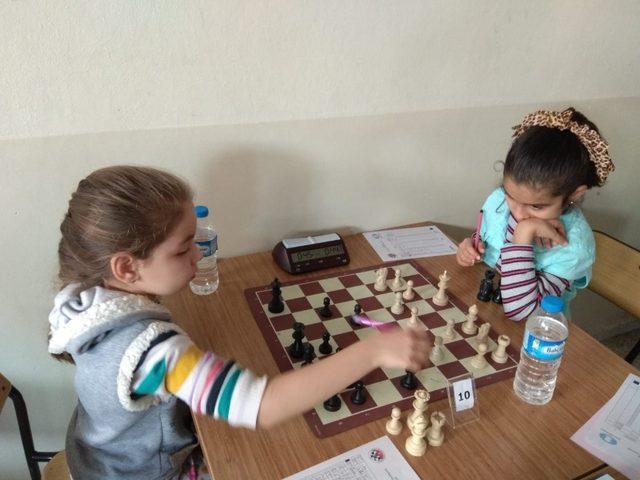 Atatürk haftası nedeniyle satranç turnuvası düzenlendi