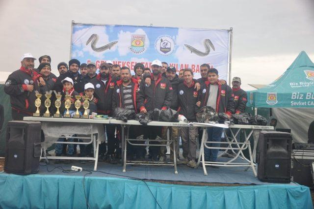 Tarsus&rsquo;ta Yılan Balığı Yakalama Yarışması 1